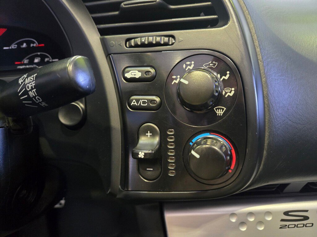Used 2005 Honda S2000 image 17