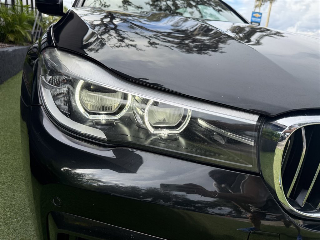 Used 2019 BMW 740i w/ M Sport Package RWD image 9