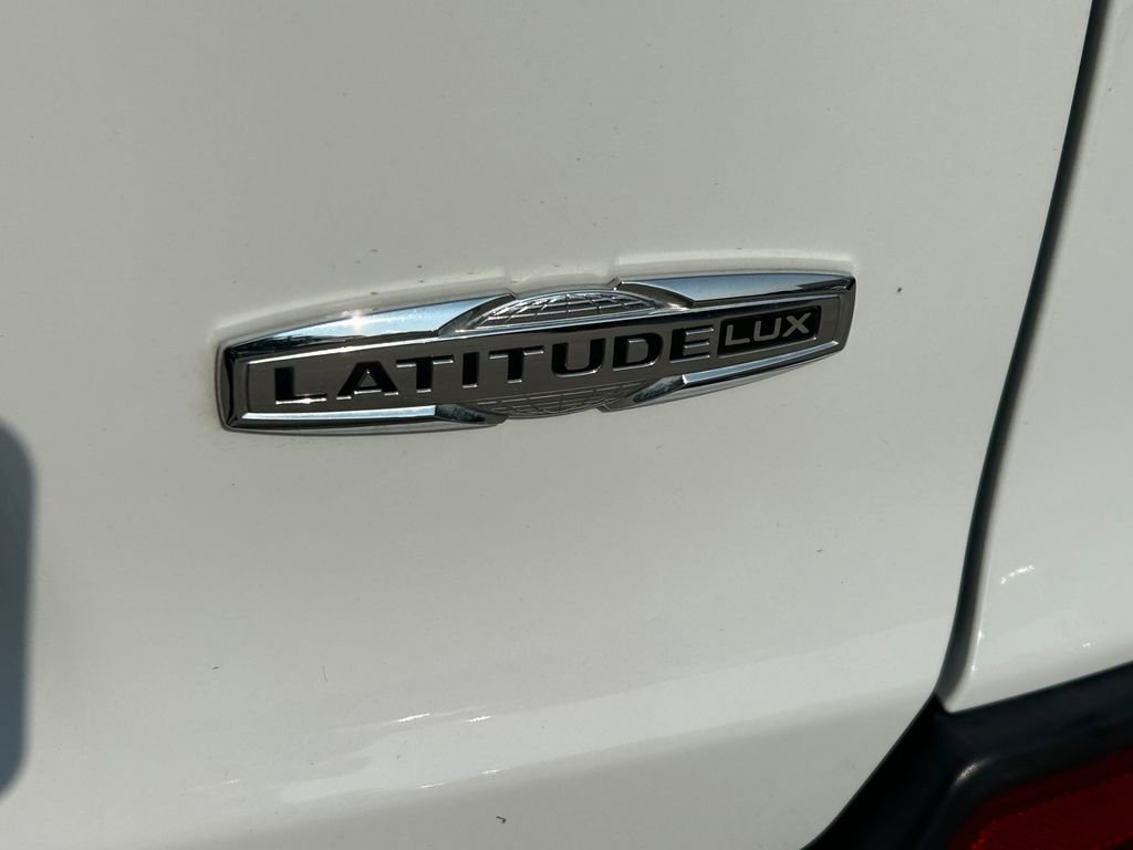 Used 2021 Jeep Cherokee Latitude Lux FWD image 12