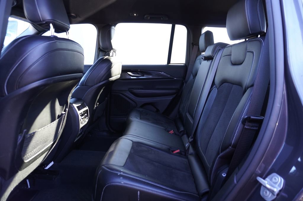 Used 2023 Jeep Grand Cherokee Altitude image 4