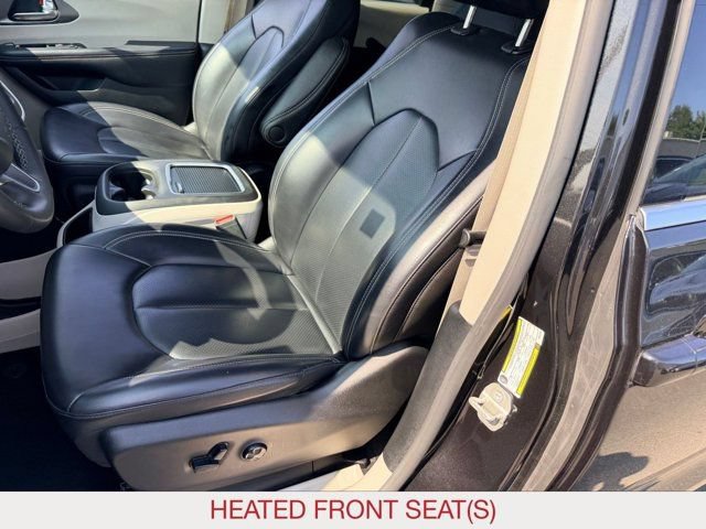Used 2023 Chrysler Pacifica Touring-L FWD image 12