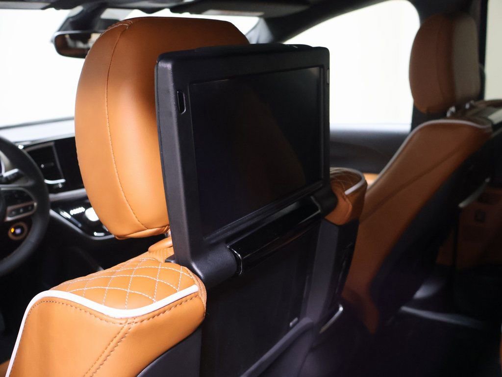 New 2026 Chrysler Pacifica Pinnacle w/ Trailer Tow Group image 16