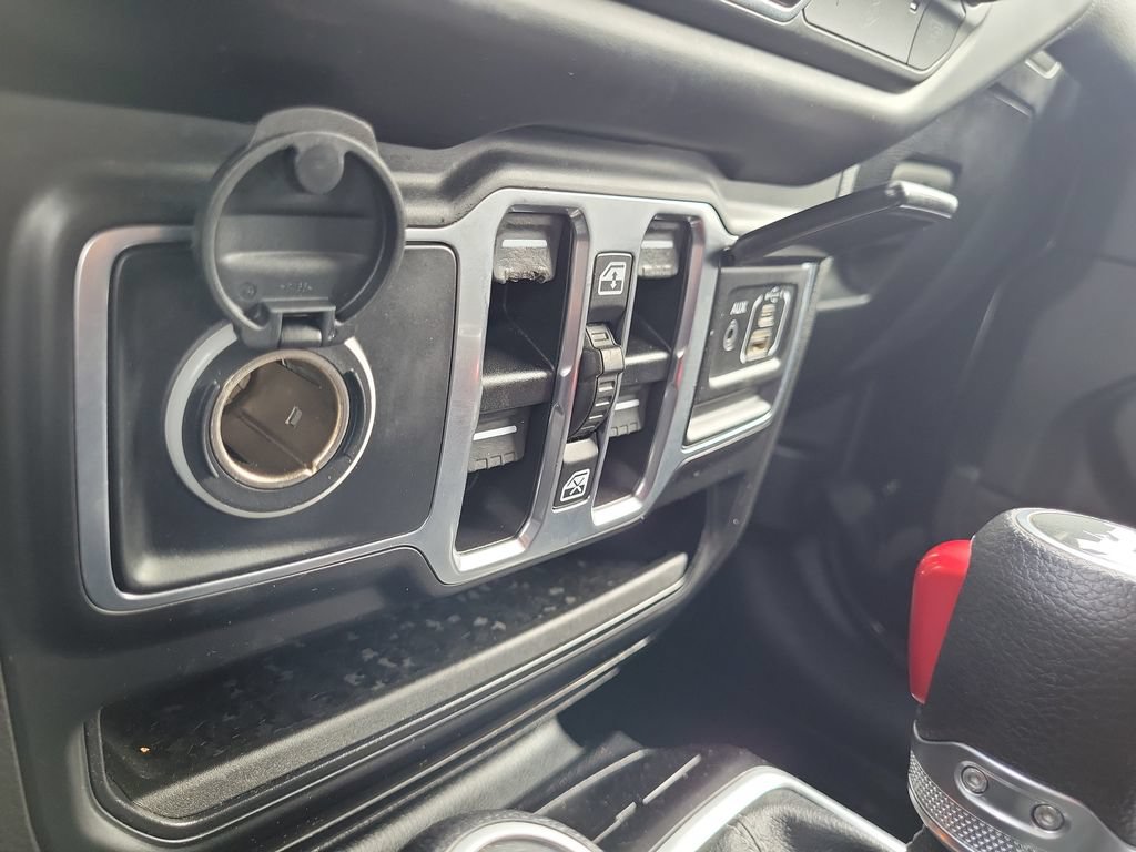 Used 2020 Jeep Wrangler Unlimited Sahara w/ Uconnect 4C Nav & Sound Group AWD/4WD image 35