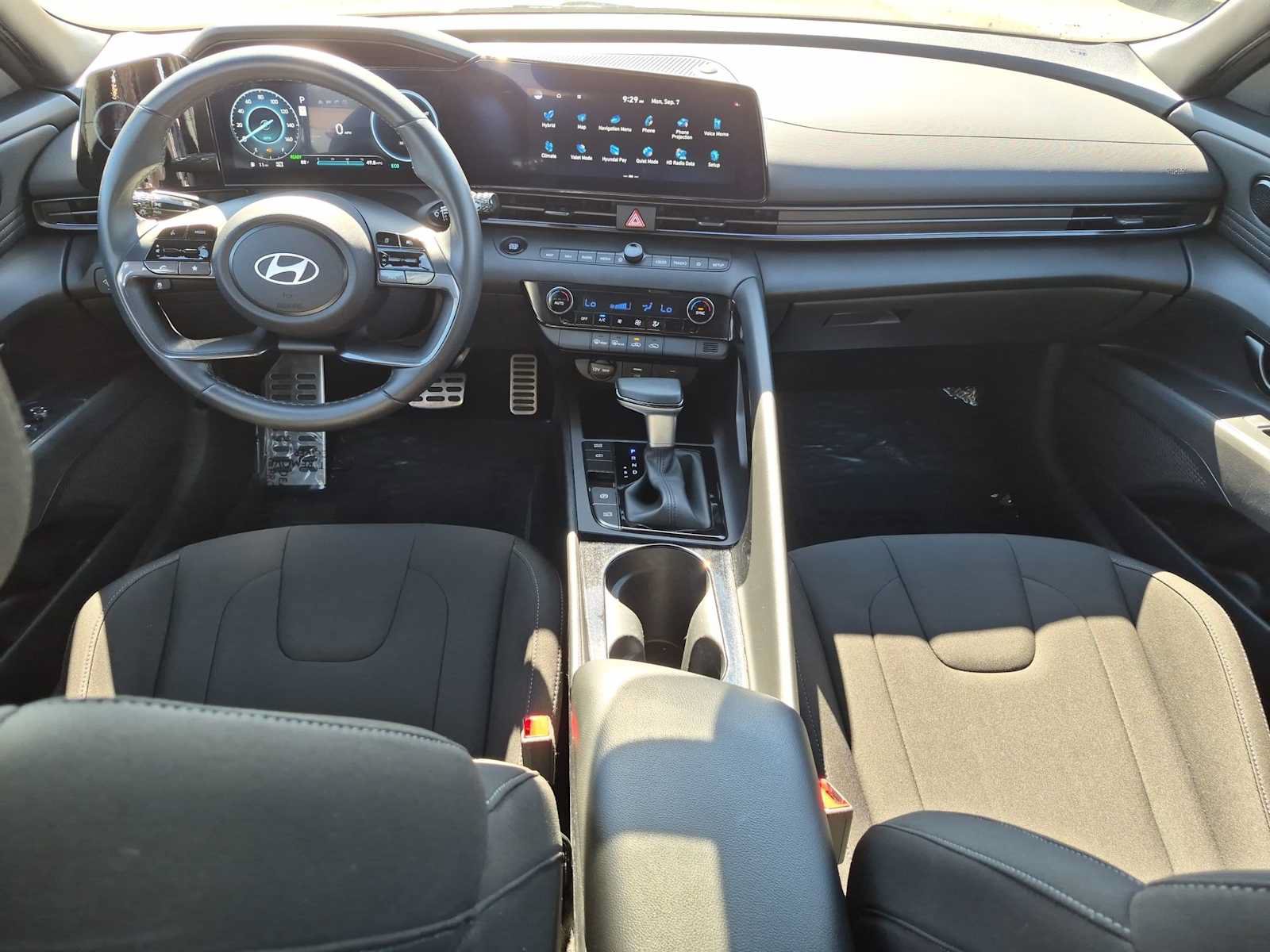 Certified 2025 Hyundai Elantra SEL FWD image 15