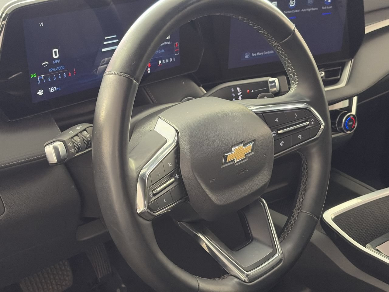 Used 2025 Chevrolet Equinox LT FWD image 12