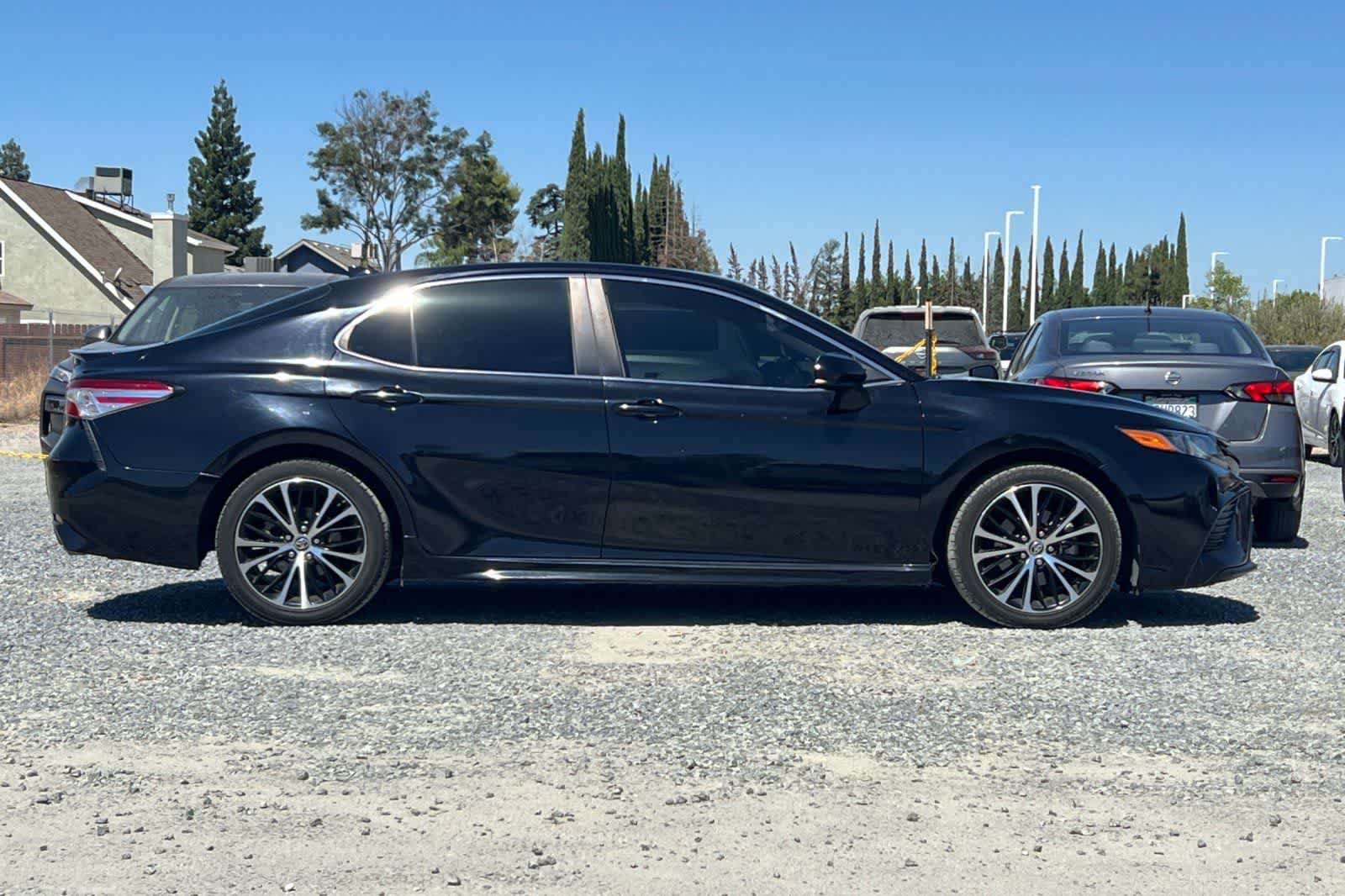 Used 2020 Toyota Camry SE w/ Carpet Mat Package FWD image 9