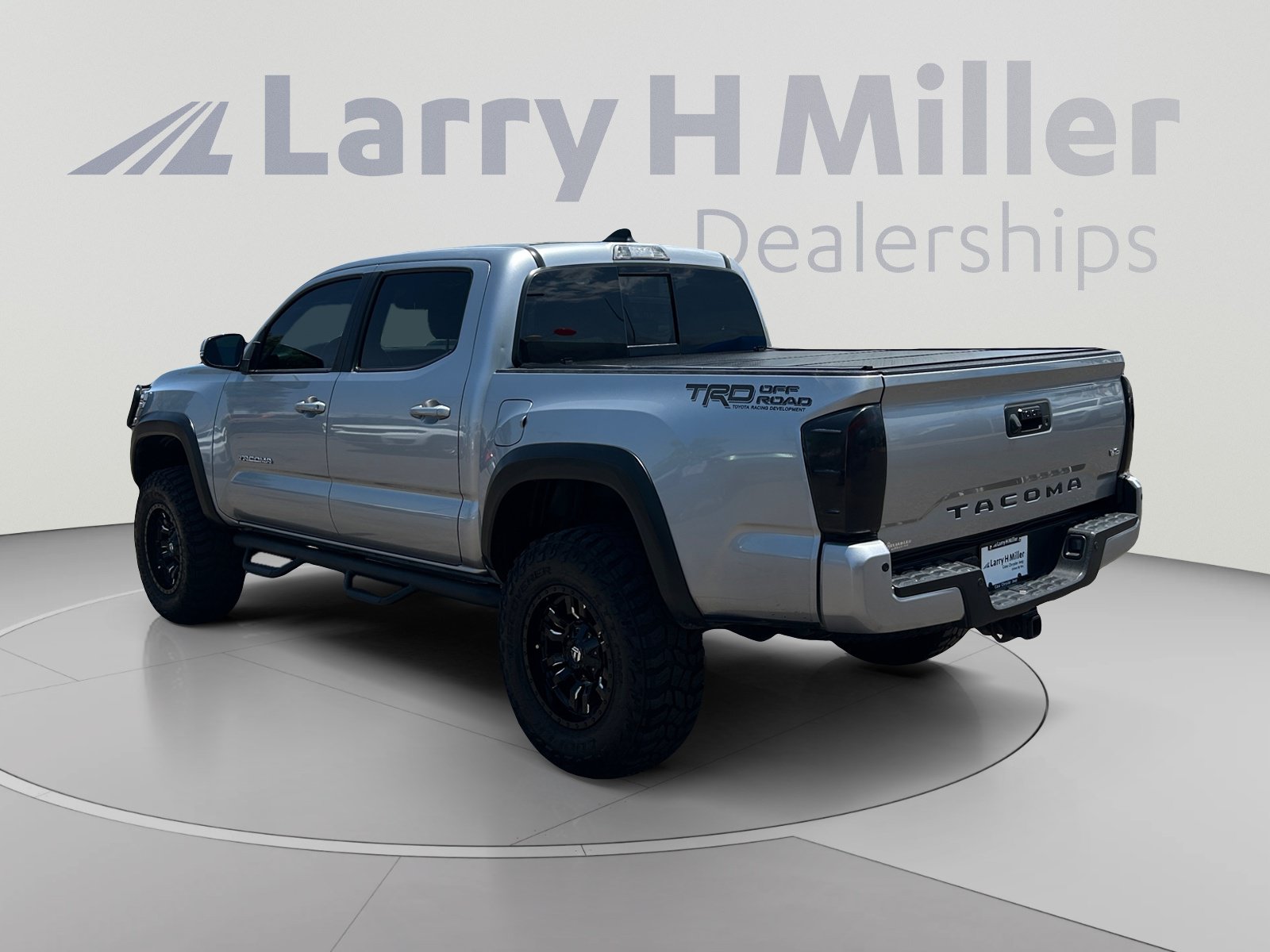 Used 2021 Toyota Tacoma TRD Off-Road w/ Technology Package AWD/4WD image 3