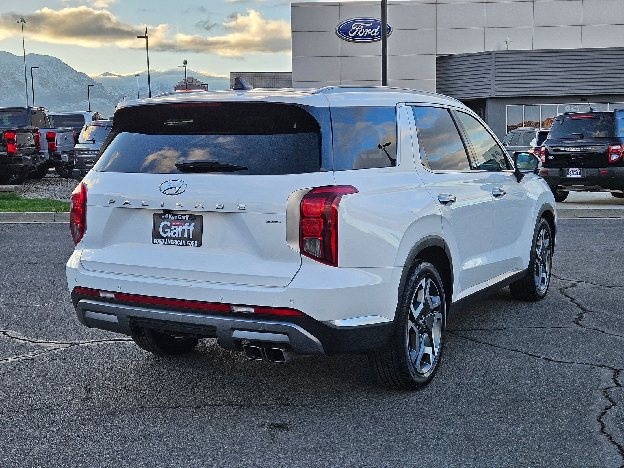 Used 2025 Hyundai Palisade Limited image 3