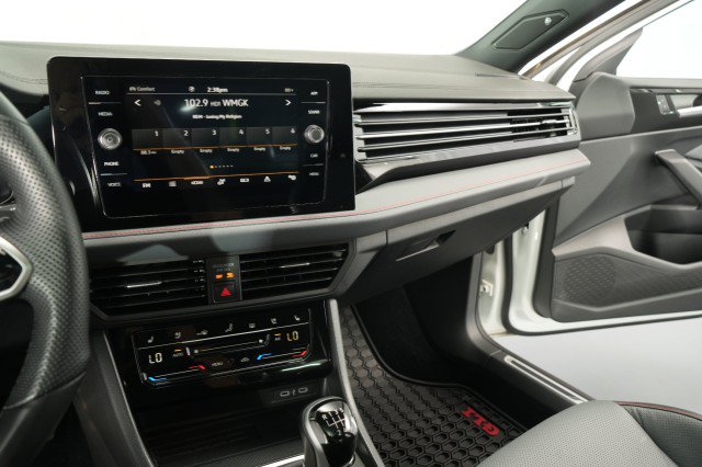 Used 2025 Volkswagen Jetta GLI Autobahn FWD image 32