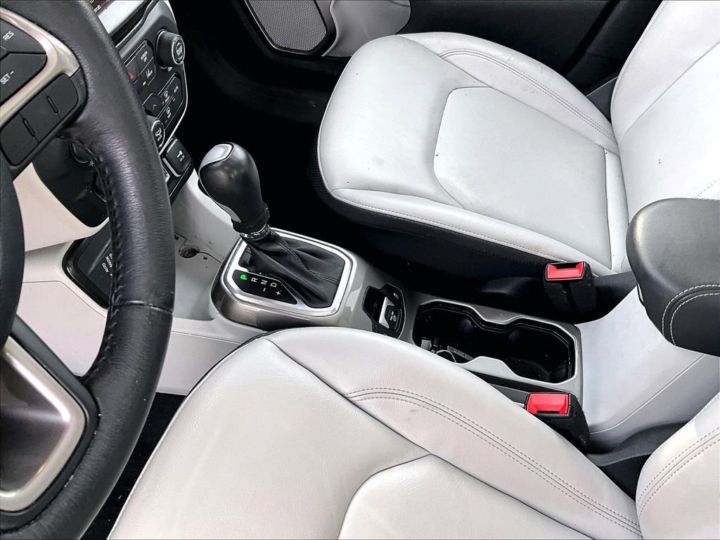 Used 2022 Jeep Renegade Limited w/ Sun, Sound & Wheels Group AWD/4WD image 13