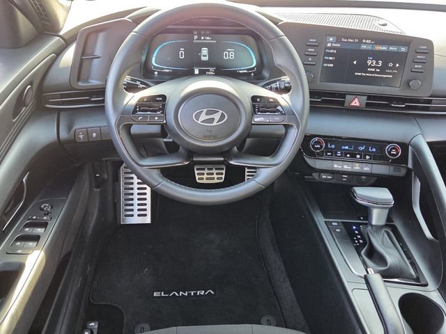 Used 2025 Hyundai Elantra Sport FWD image 11