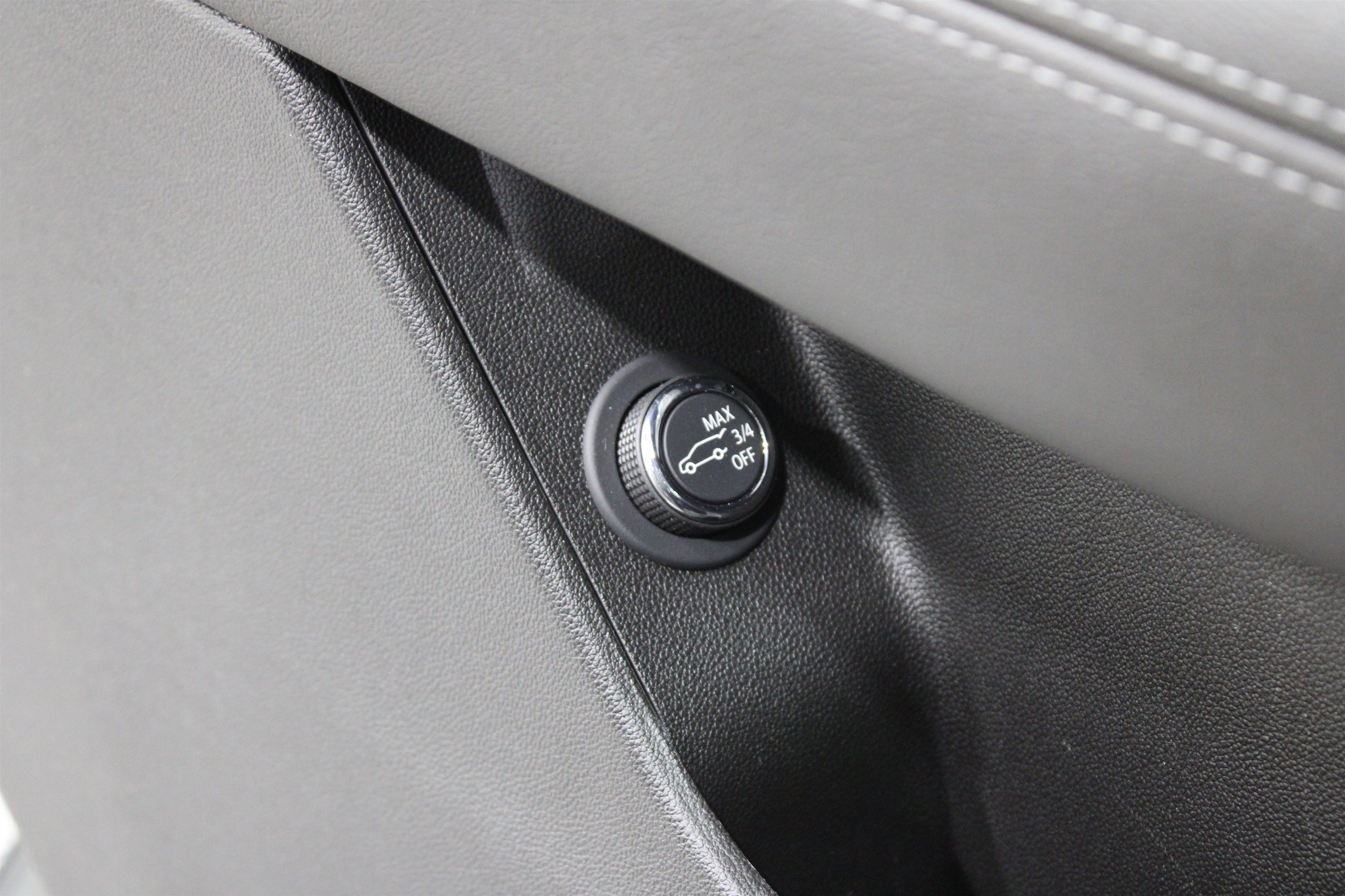 Used 2022 Cadillac XT5 Premium Luxury w/ LPO, Floor Liner Package image 9