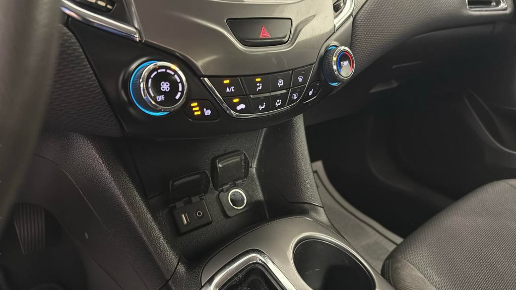 Used 2017 Chevrolet Cruze LT w/ Convenience Package FWD image 20