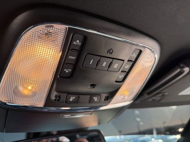 Used 2023 Chrysler 300 C RWD image 43