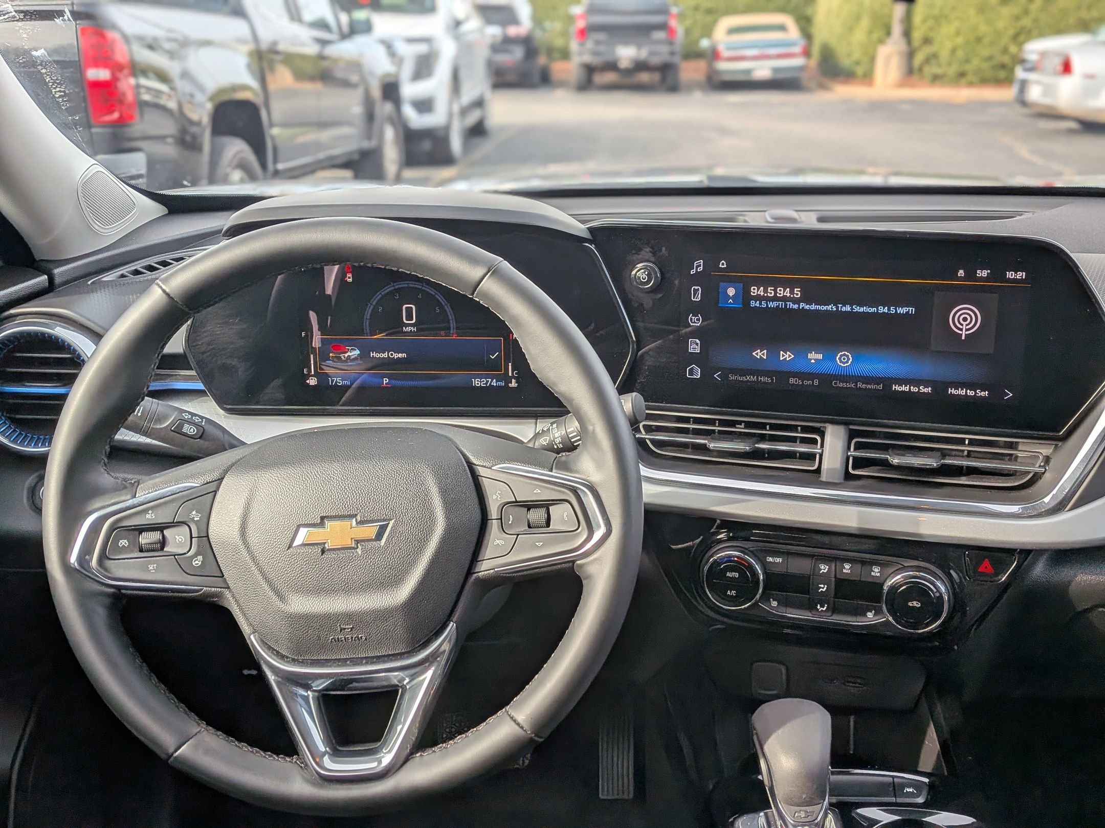 Certified 2025 Chevrolet Trax LT w/ LT Convenience Package image 18