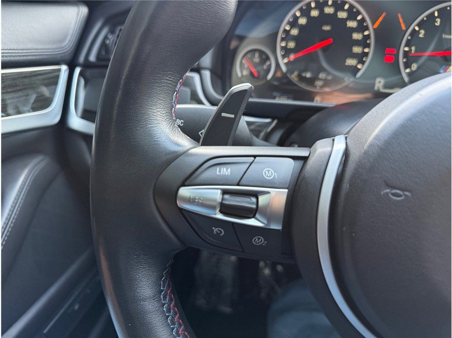 Used 2016 BMW M5 image 28