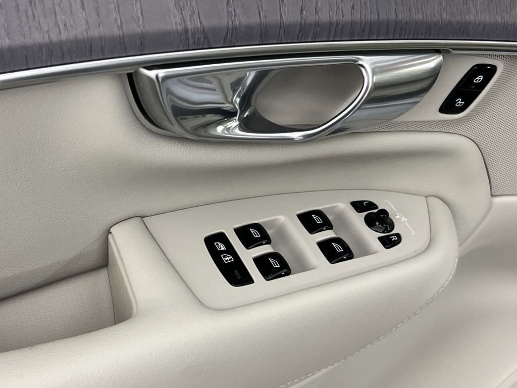 New 2026 Volvo XC90 T8 Ultra w/ Protection Package Premier image 13
