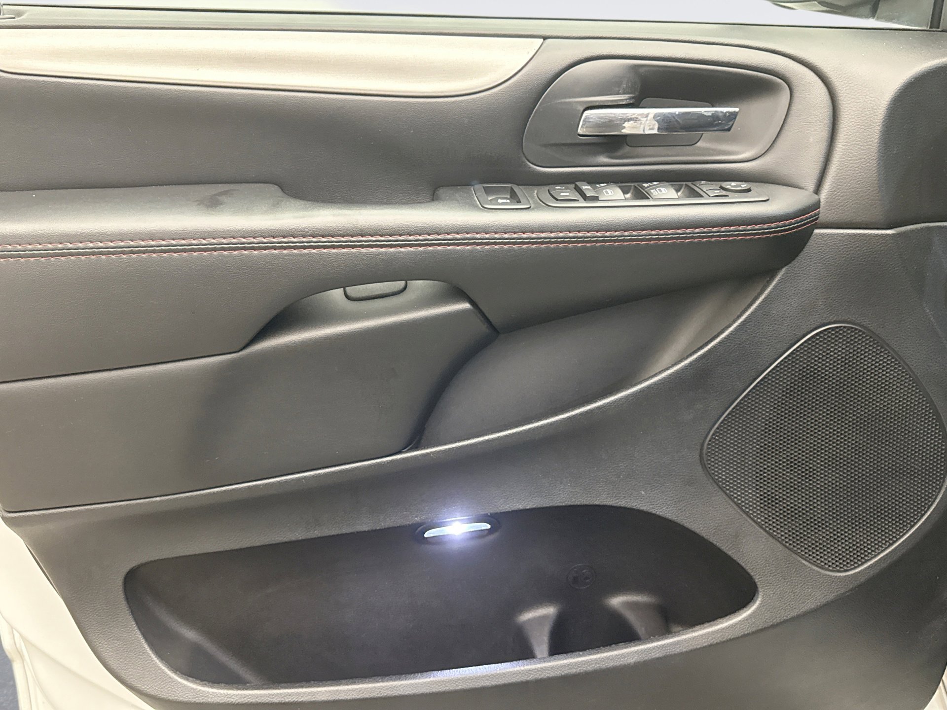 Used 2019 Dodge Grand Caravan GT image 9