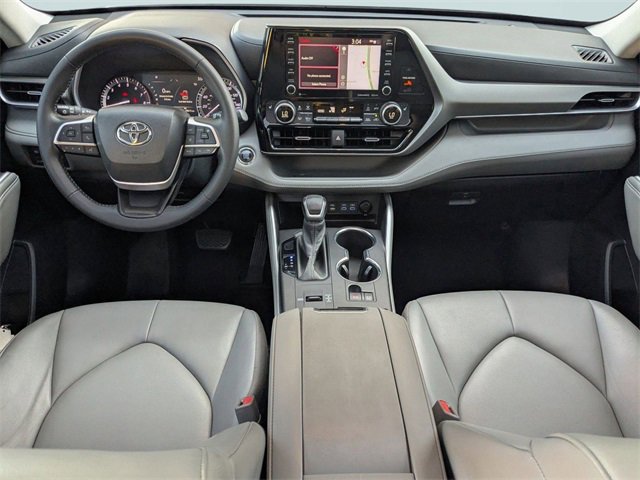 Used 2022 Toyota Highlander XLE image 16