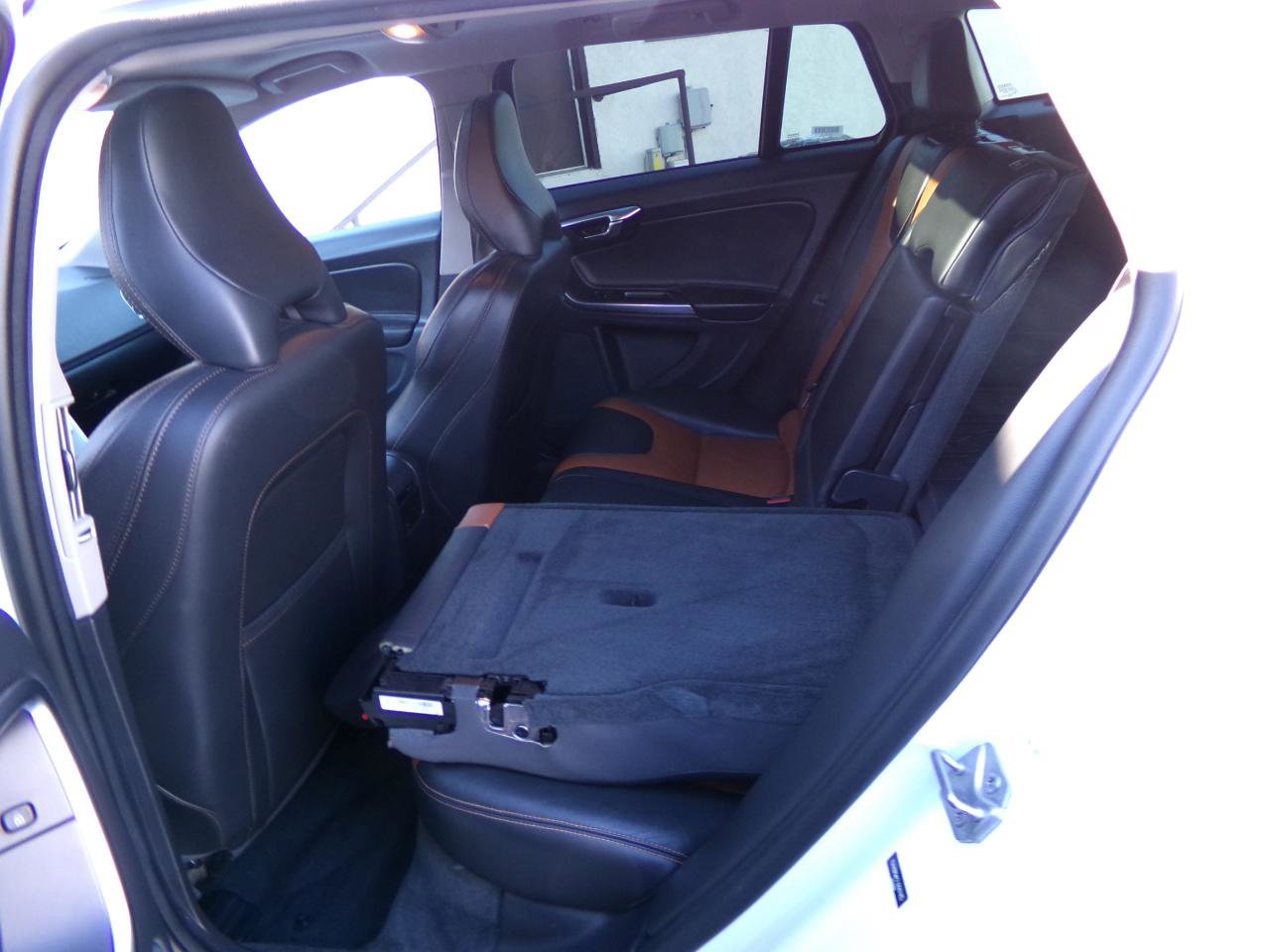 Used 2018 Volvo V60 T5 Cross Country w/ Convenience Package image 36