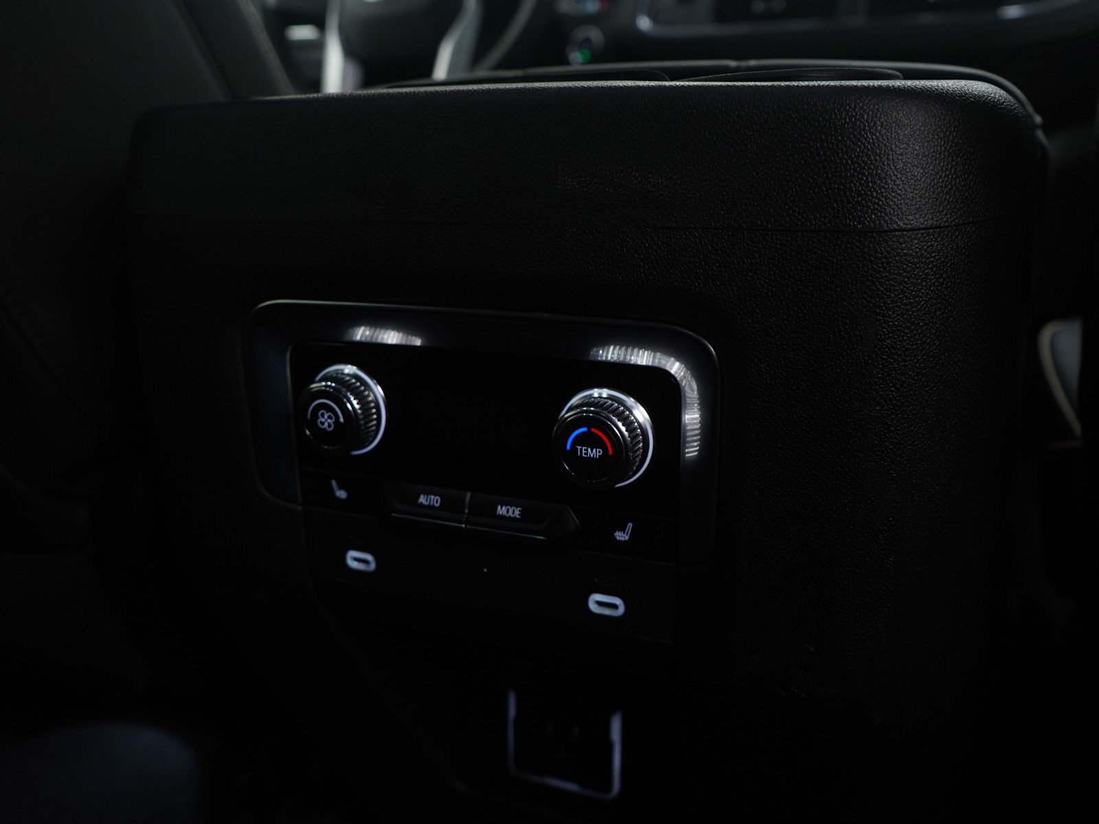 Used 2023 GMC Yukon XL SLT image 14