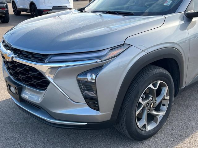 Certified 2025 Chevrolet Trax LT w/ LT Convenience Package FWD image 12