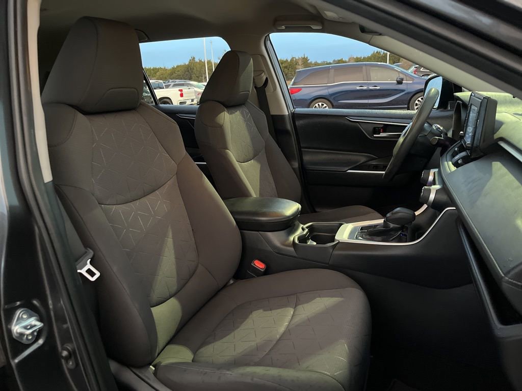 Used 2021 Toyota RAV4 XLE image 28