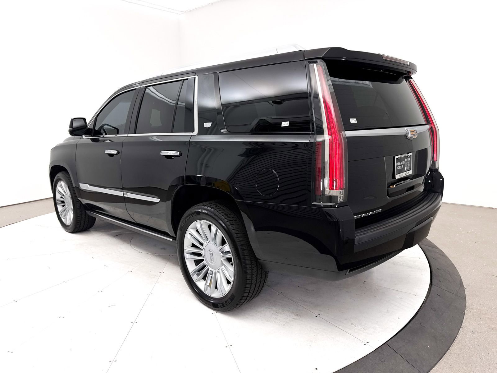 Used 2016 Cadillac Escalade Platinum AWD/4WD image 16