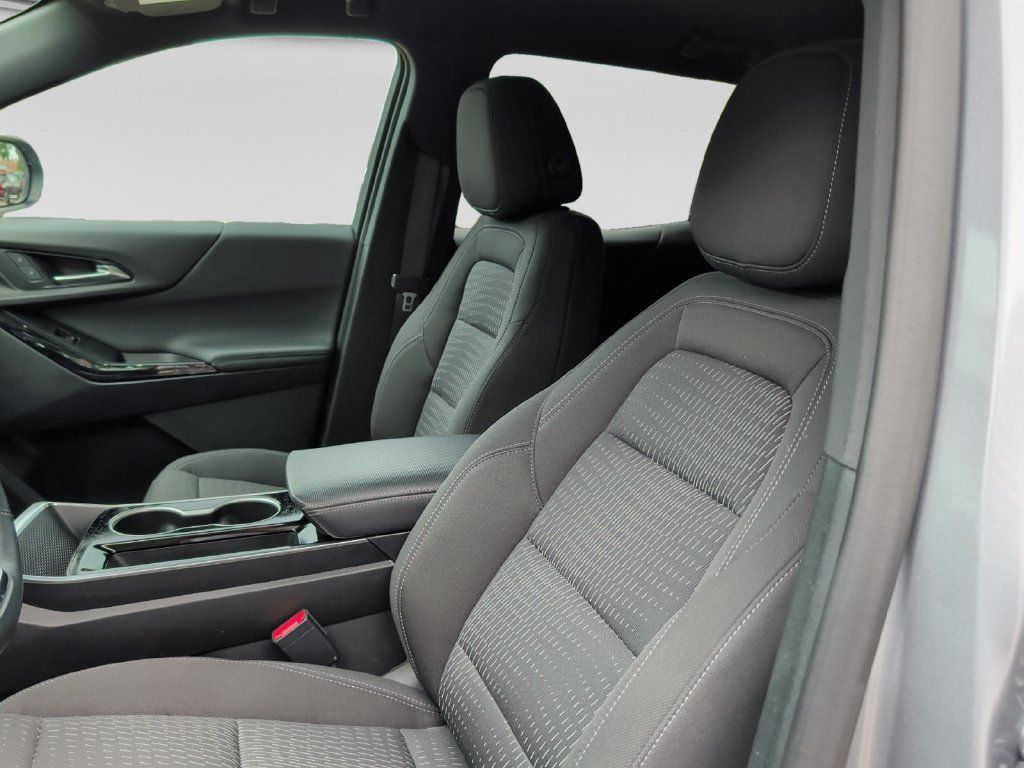 Used 2025 Chevrolet Equinox LT FWD image 17
