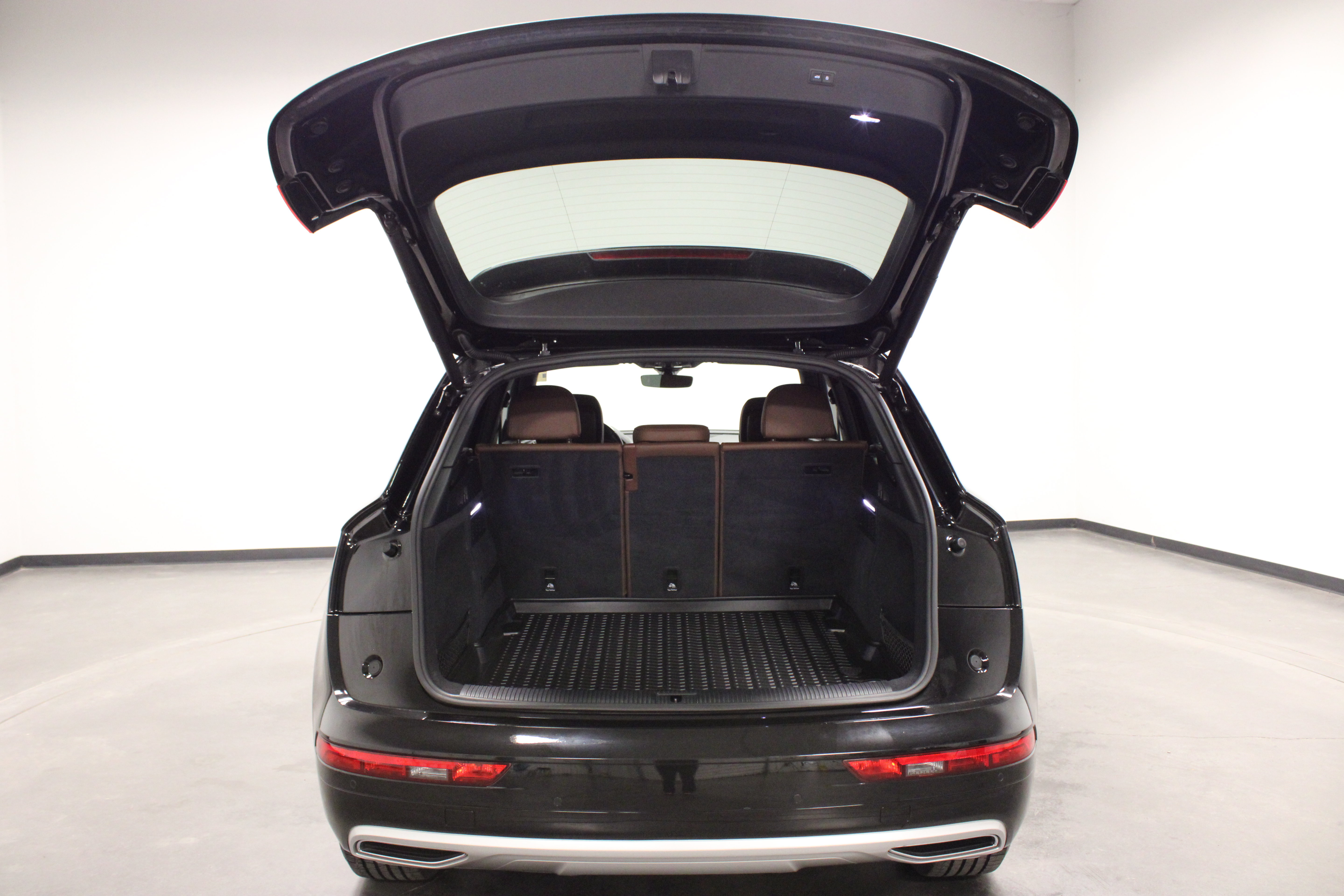 Used 2020 Audi Q5 2.0T Premium w/ Convenience Package AWD/4WD image 13