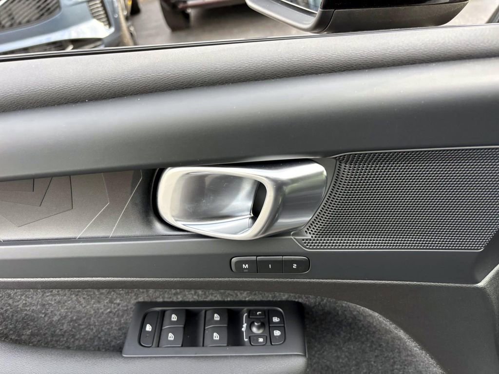 Used 2024 Volvo XC40 Recharge Core w/ Protection Package Premier image 12