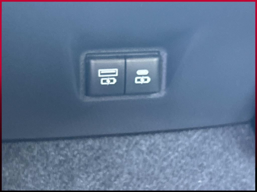 Used 2025 Toyota Camry Hybrid FWD image 22