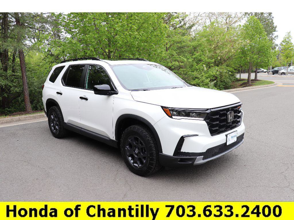 Certified 2025 Honda Pilot TrailSport image 1