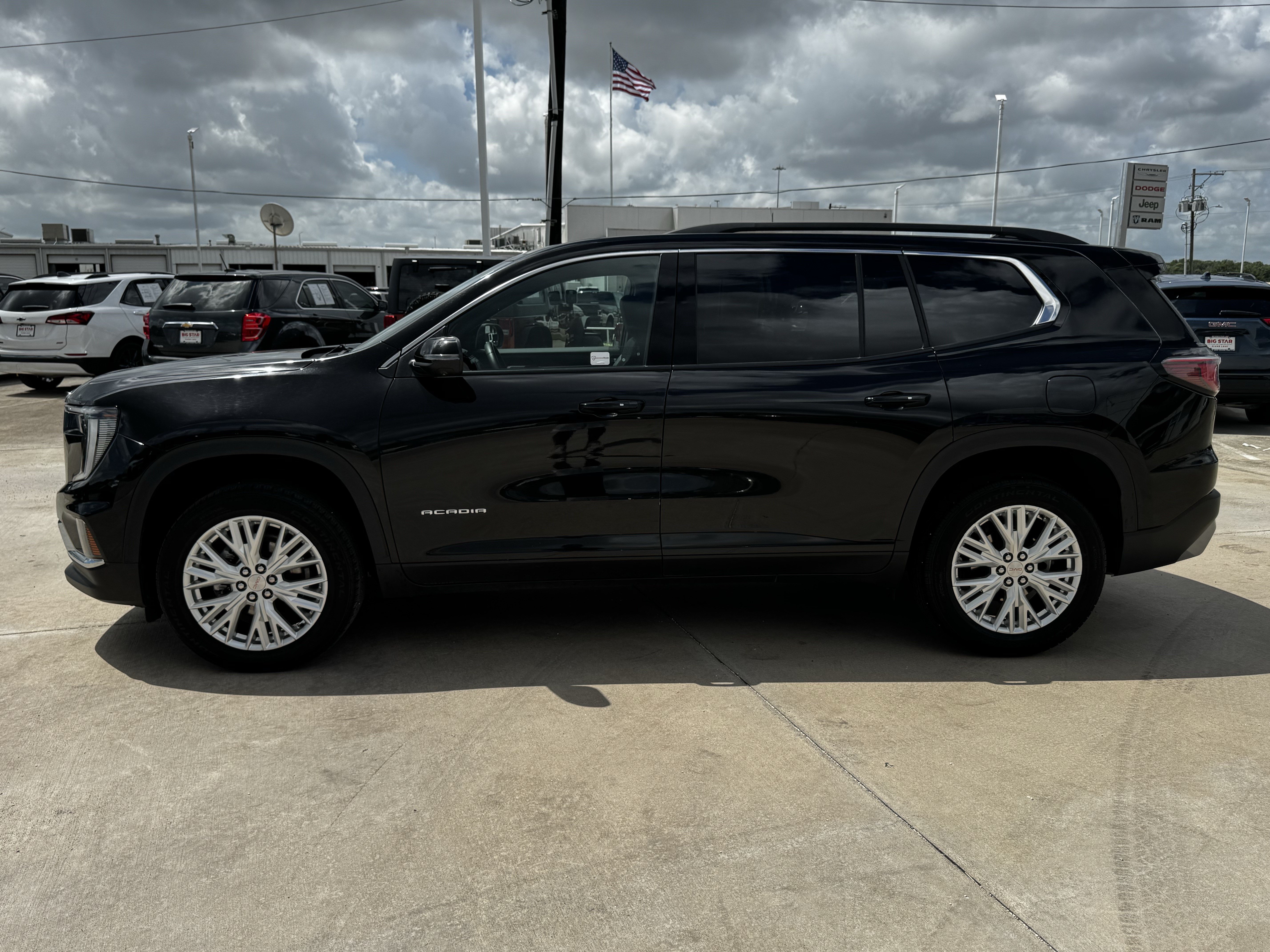 Used 2024 GMC Acadia Elevation FWD image 7