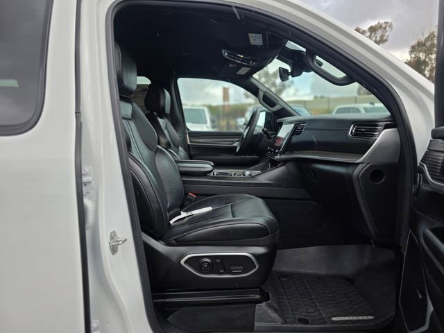 Used 2024 Jeep Wagoneer L Series II w/ Flexible Seating Group RWD image 10