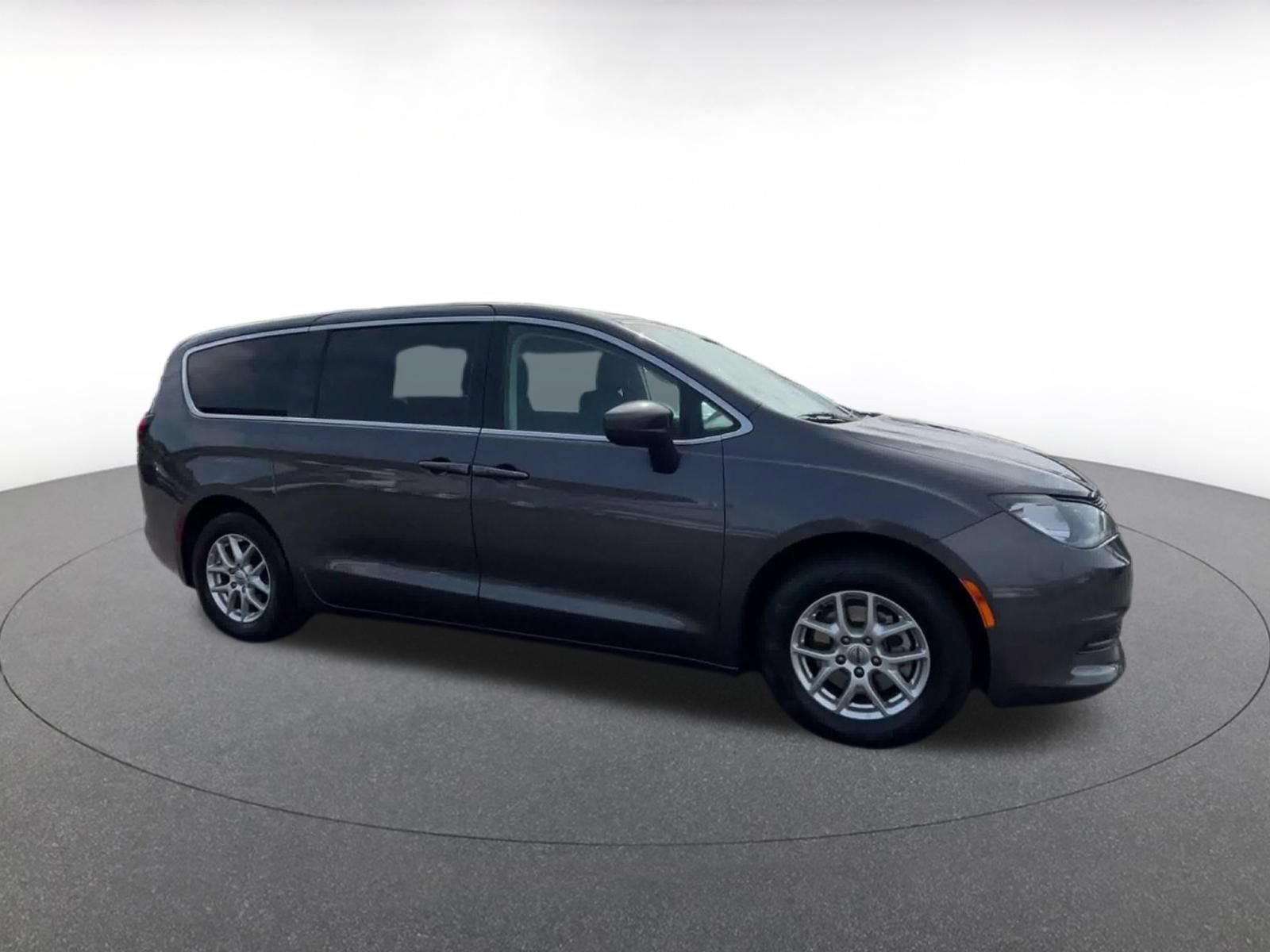 Used 2023 Chrysler Voyager LX FWD image 2