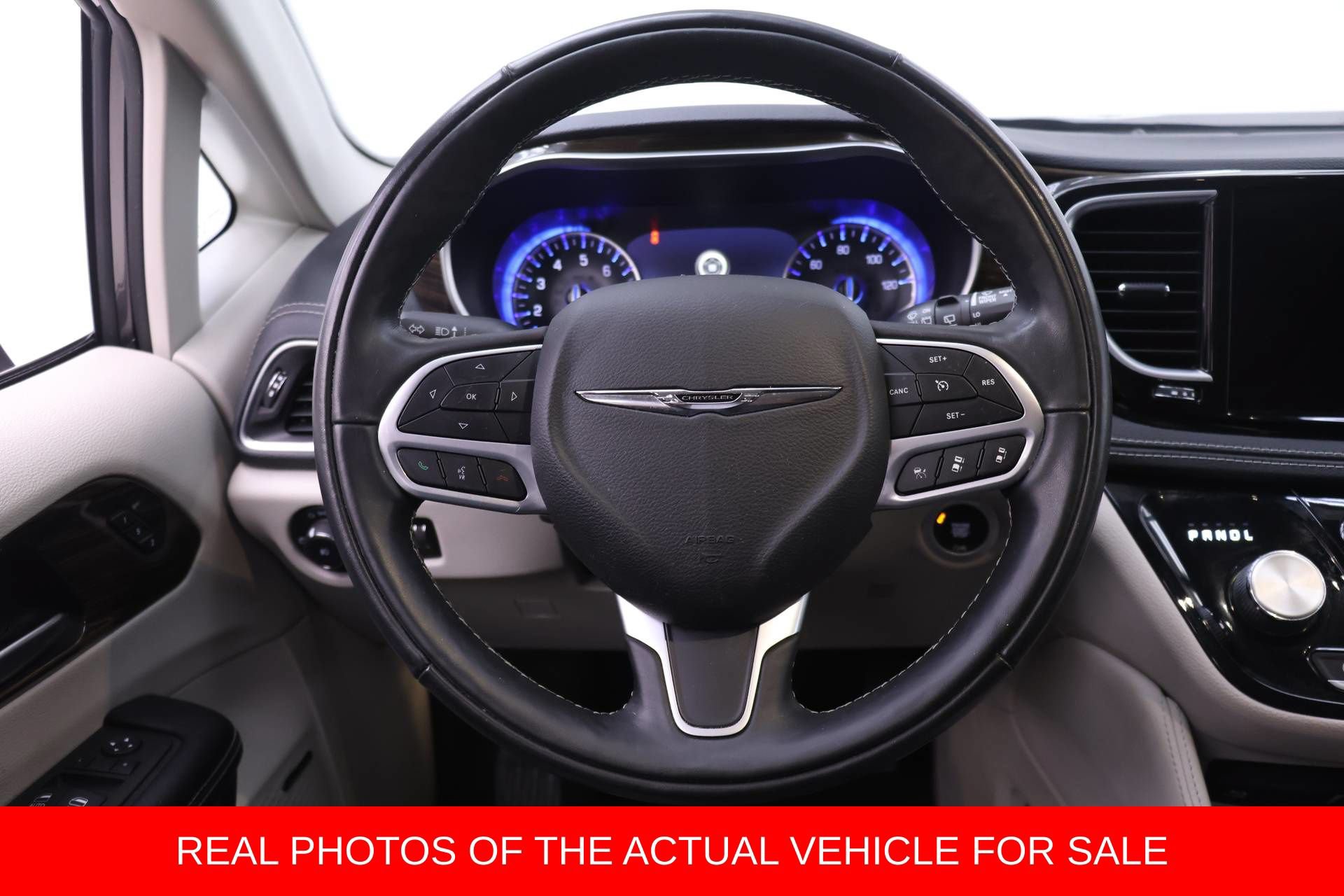 Used 2022 Chrysler Pacifica Limited w/ Uconnect Theater Family Group AWD/4WD image 14