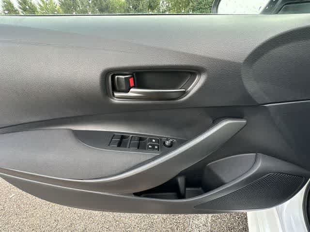 Used 2025 Toyota Corolla LE FWD image 15