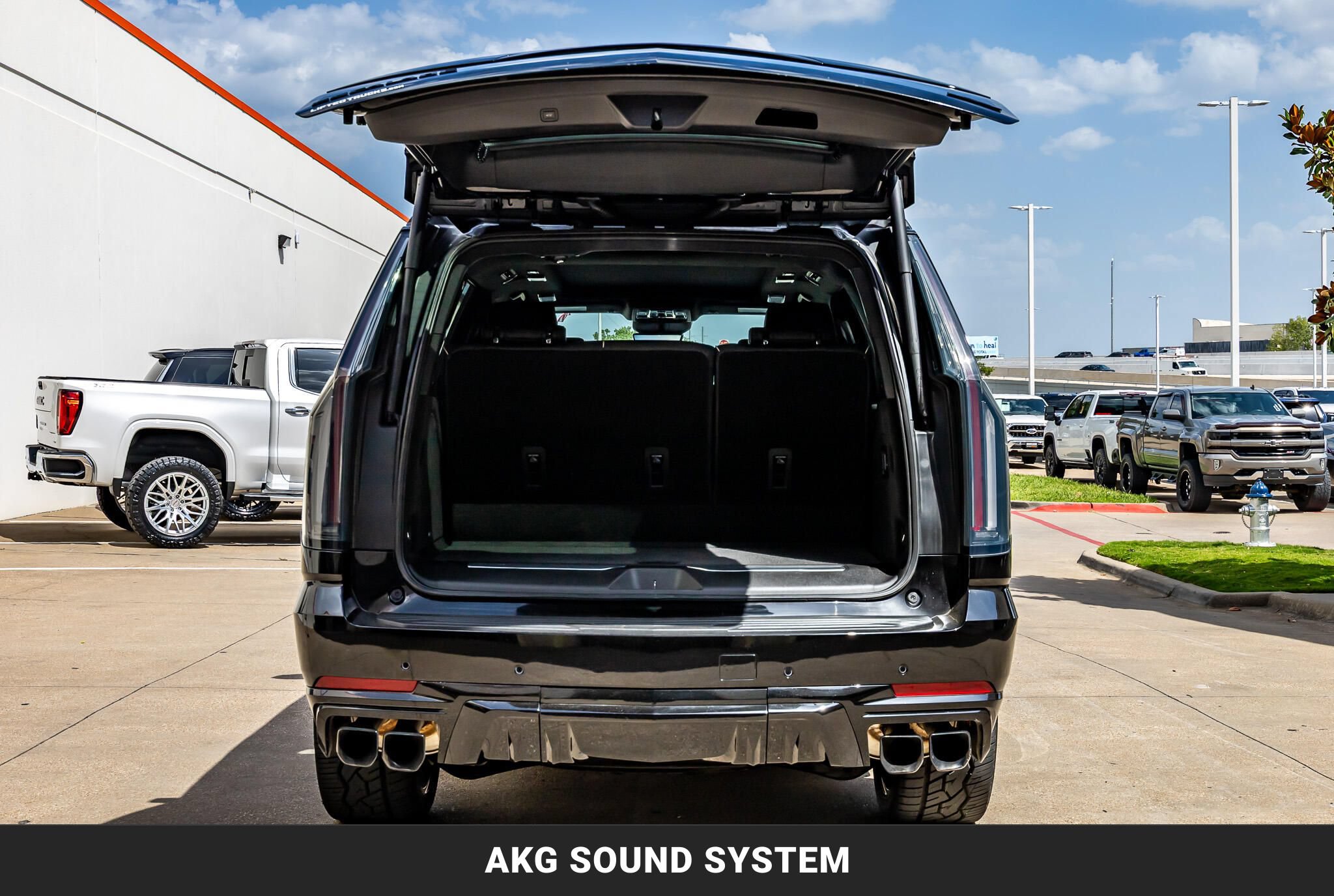 Used 2026 Cadillac Escalade V w/ LPO, ONYX Package AWD/4WD image 9