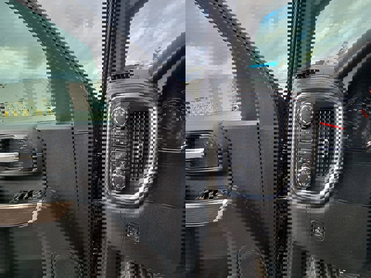 Used 2022 Chevrolet Silverado 2500 LT w/ Snow Plow Prep/Camper Package image 54