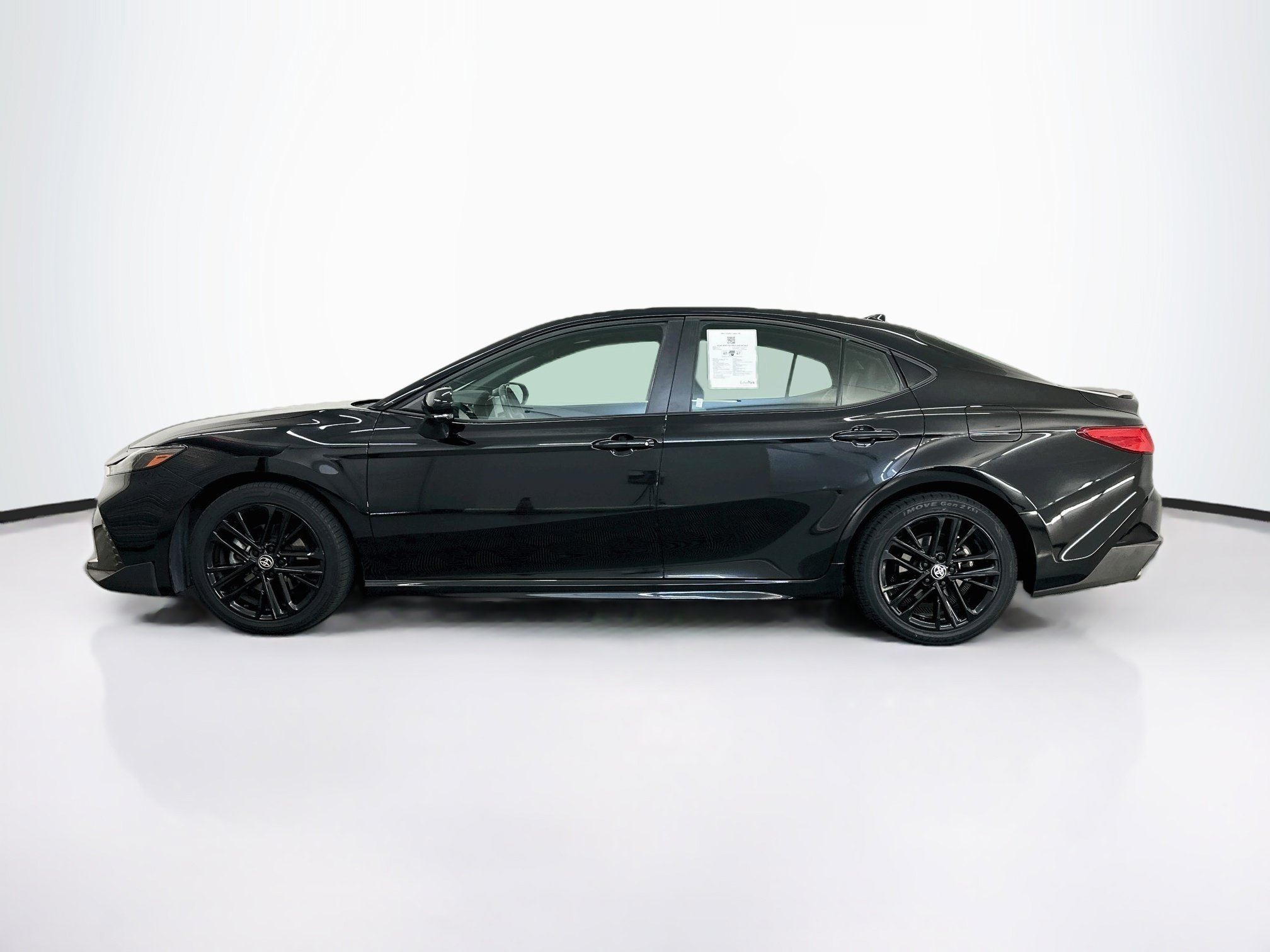Used 2025 Toyota Camry SE FWD image 4