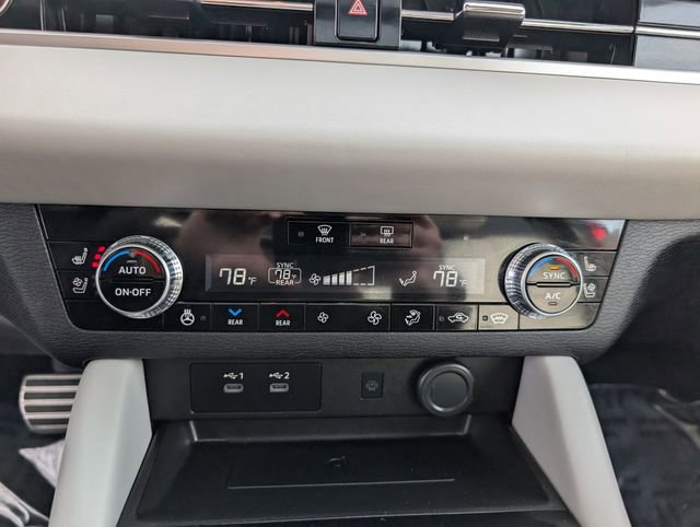 Used 2025 Mitsubishi Outlander SEL image 18
