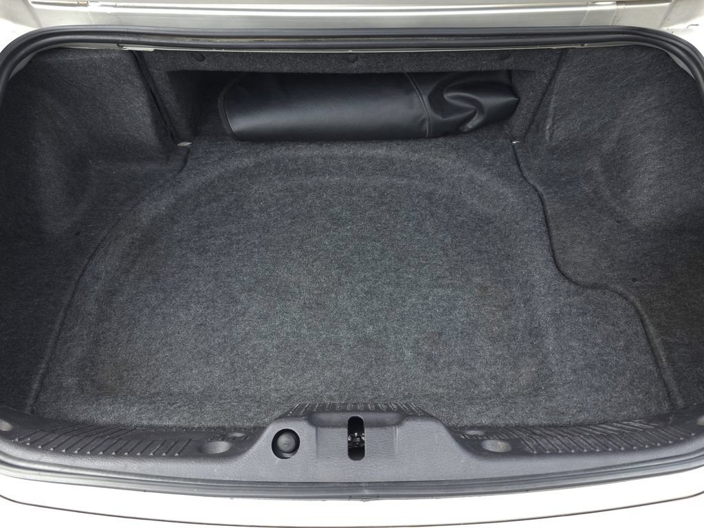 Used 2005 Ford Thunderbird RWD image 16