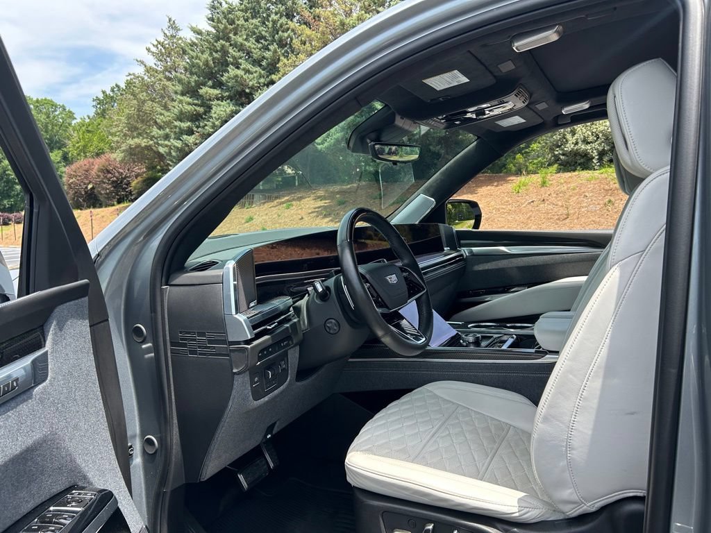 Used 2025 Cadillac Escalade V AWD/4WD image 47