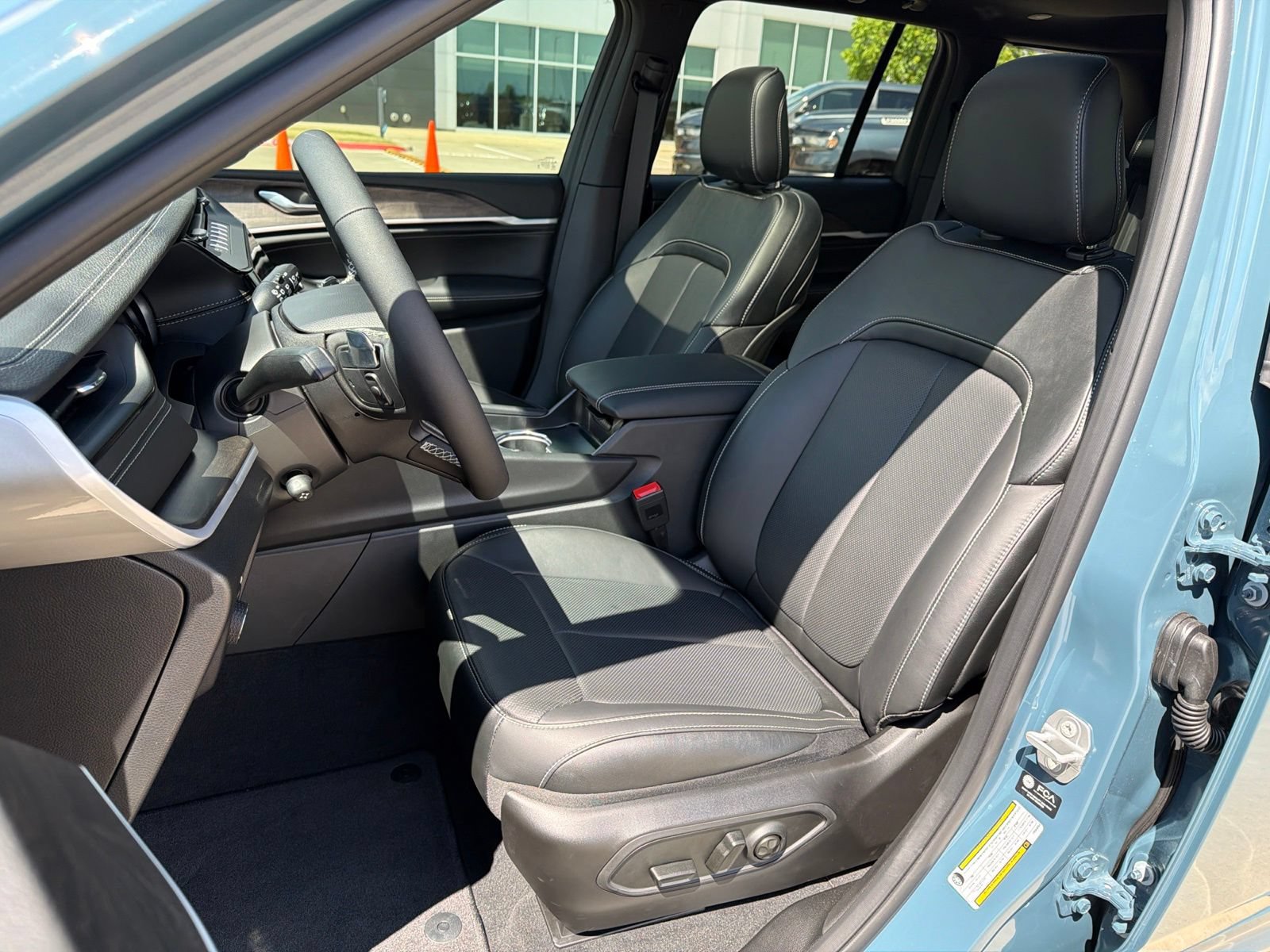 New 2026 Jeep Grand Cherokee Limited AWD/4WD image 14
