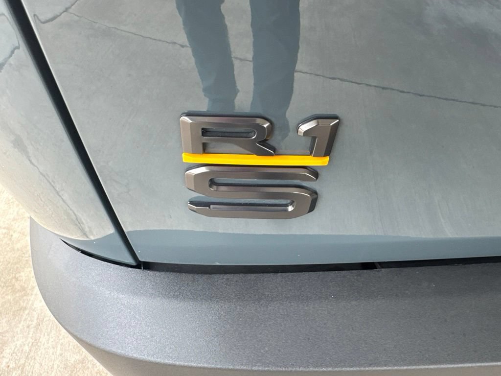 Used 2025 Rivian R1S Premium AWD/4WD image 8