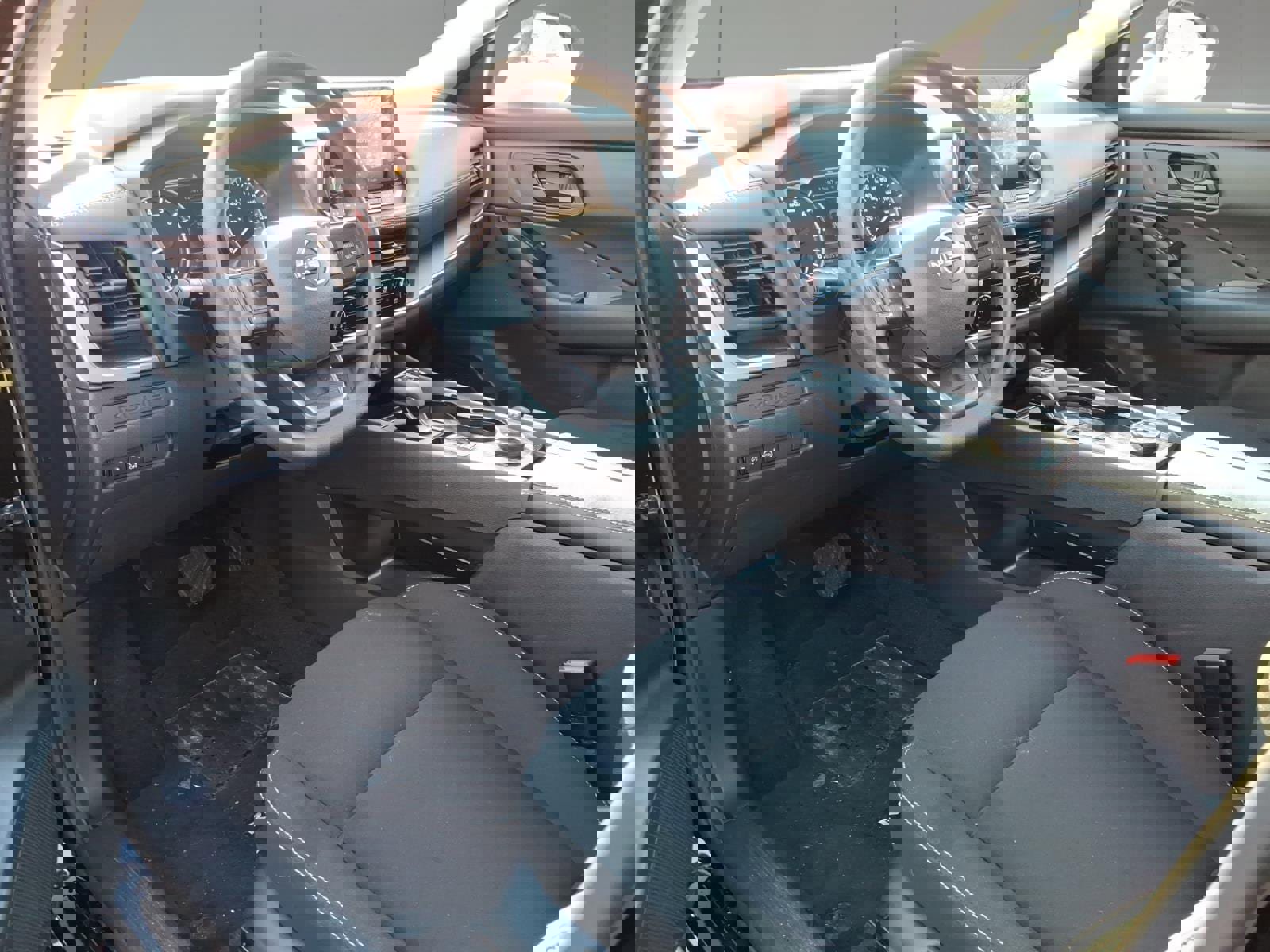 Used 2025 Nissan Rogue S image 9