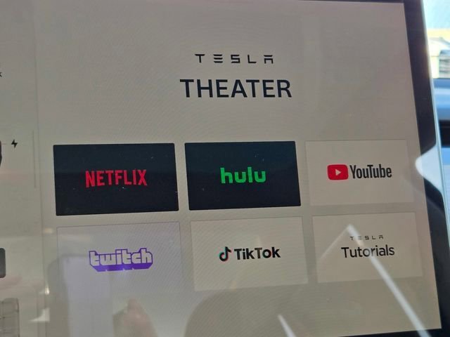 Used 2023 Tesla Model 3 Standard Range image 18