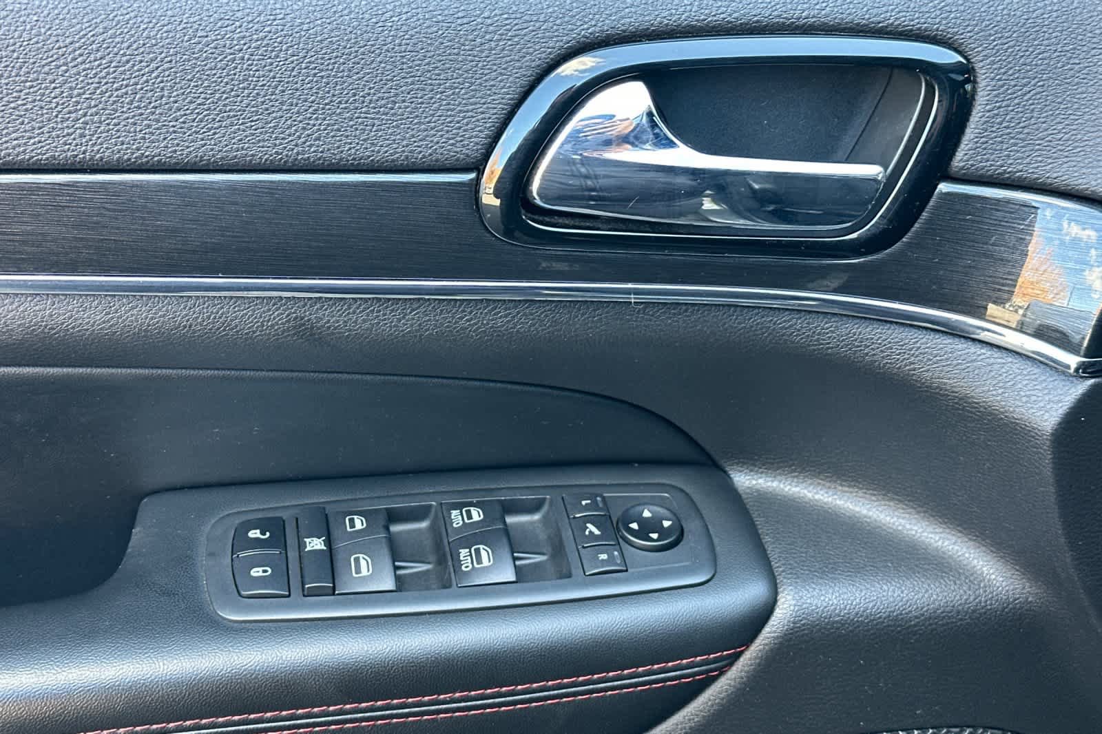 Used 2019 Jeep Grand Cherokee Trailhawk AWD/4WD image 15