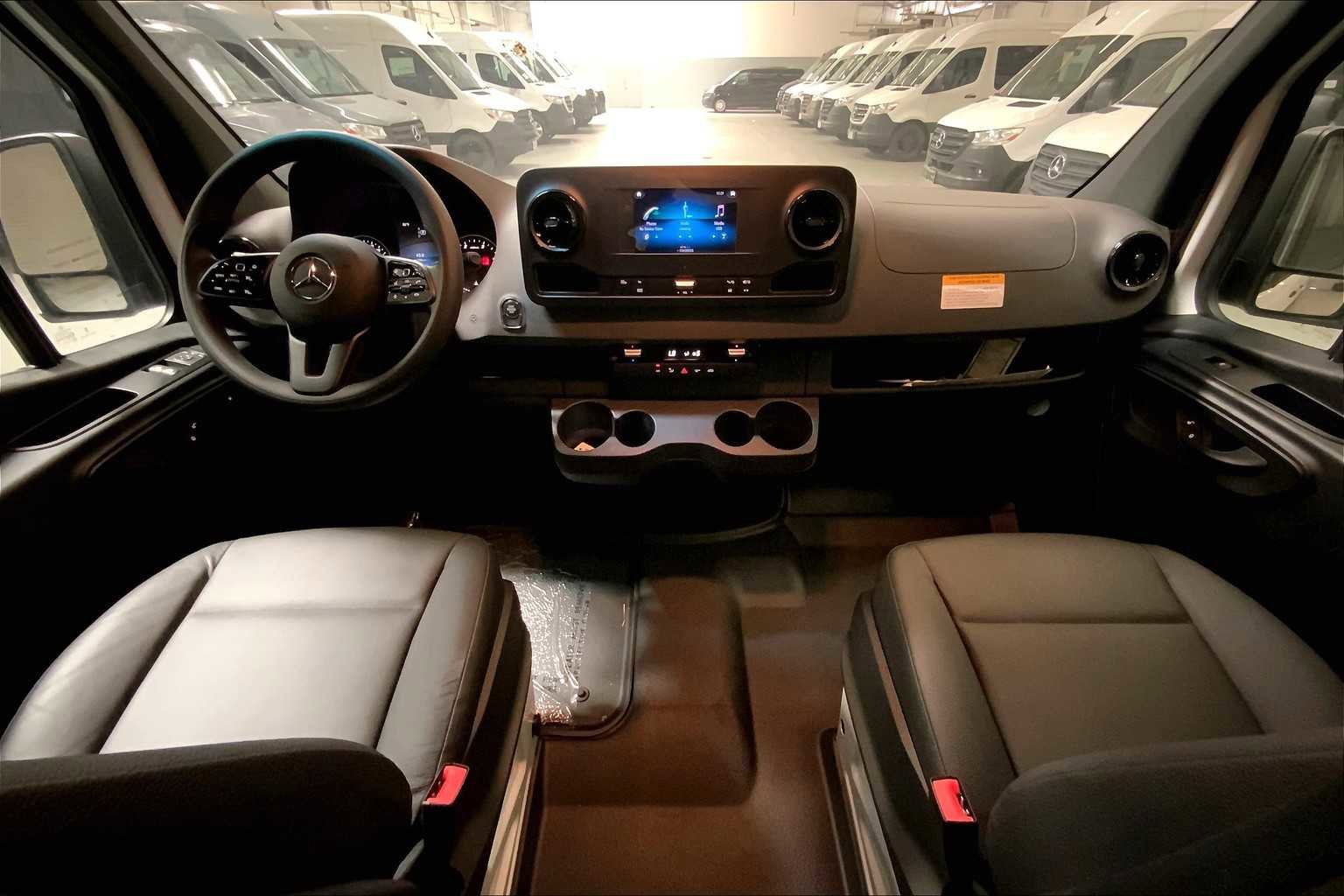 Used 2024 Mercedes-Benz Sprinter 2500 image 16